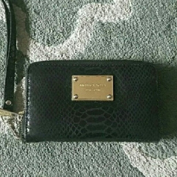 Michael Kors Black Wallet - Picture 3 of 3